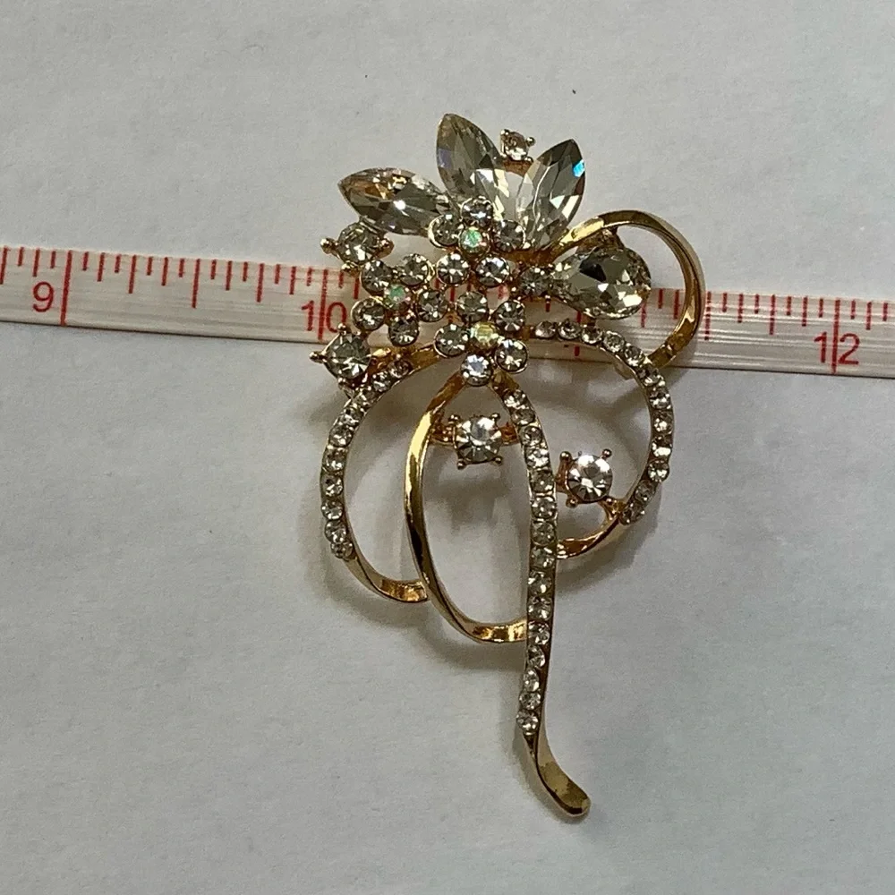Gold Tone Flower Brooch with Clear Rhinestones - Picture 5 of 6